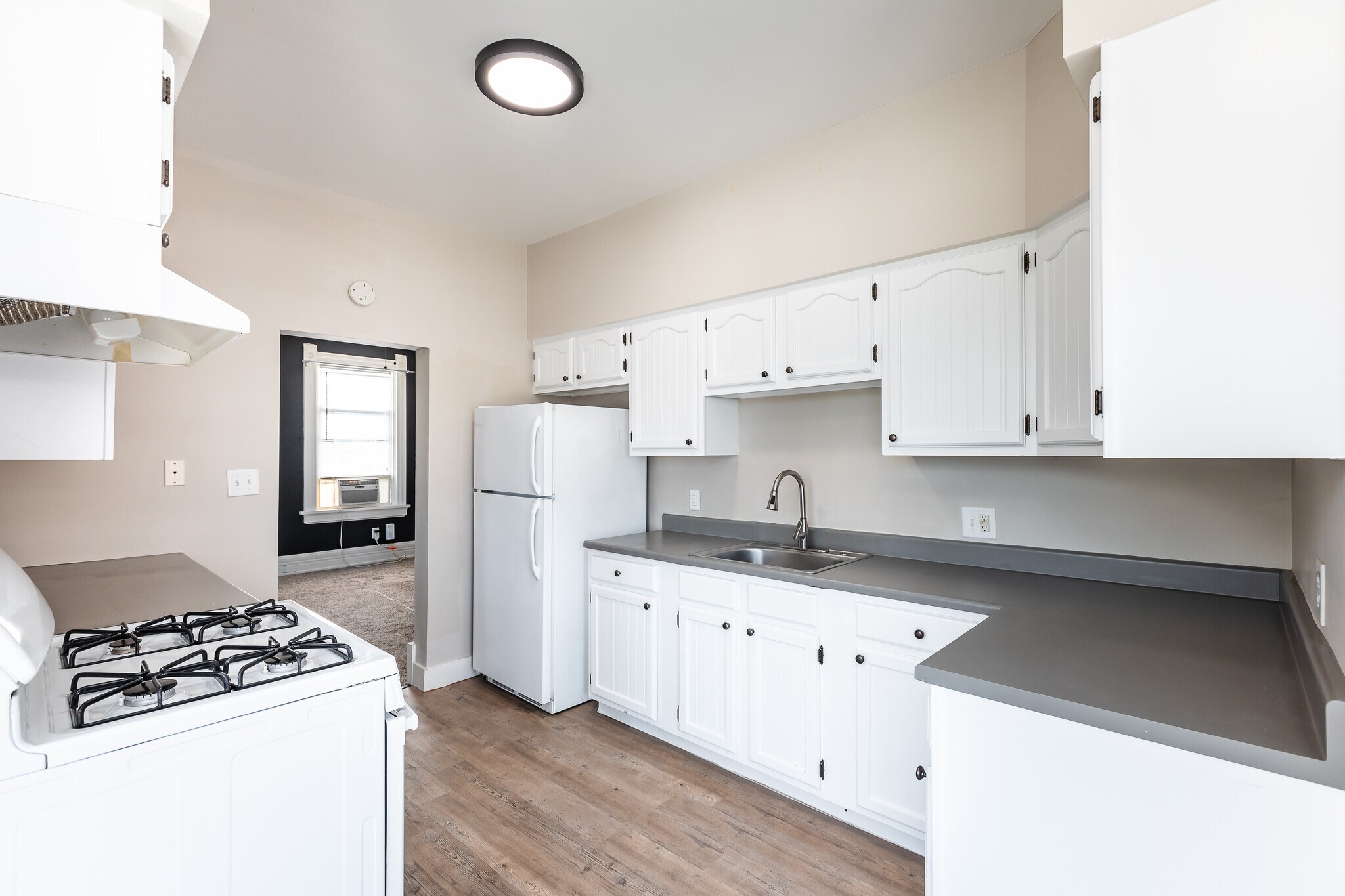 Building Photo - 1949 Hudson Ave