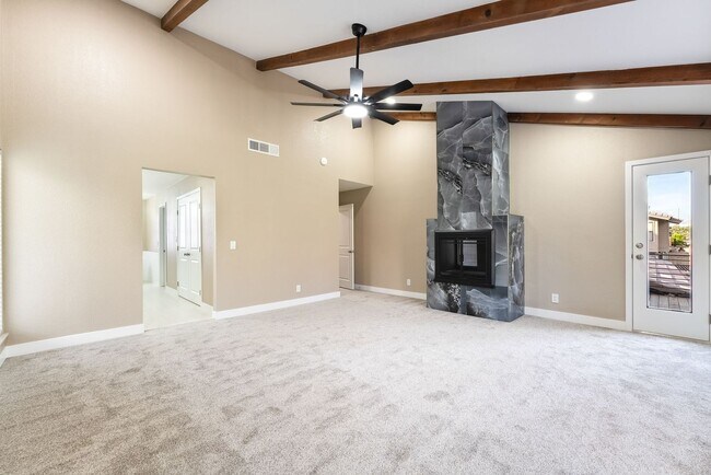 Building Photo - 968 Pinehurst Dr