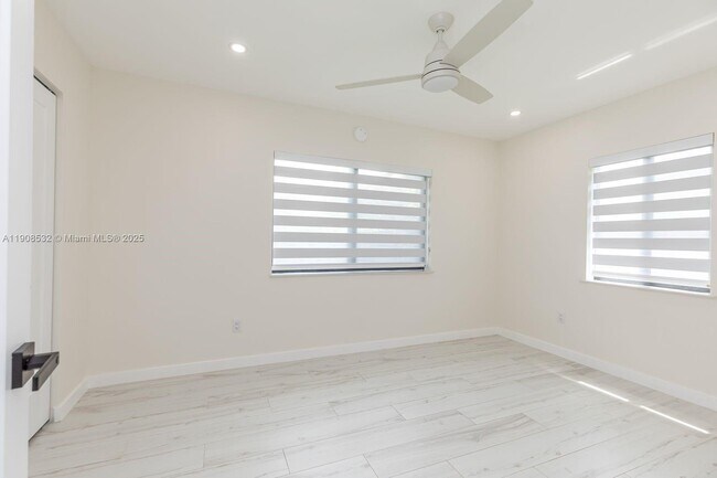 Building Photo - 5641 SW 67th Ave