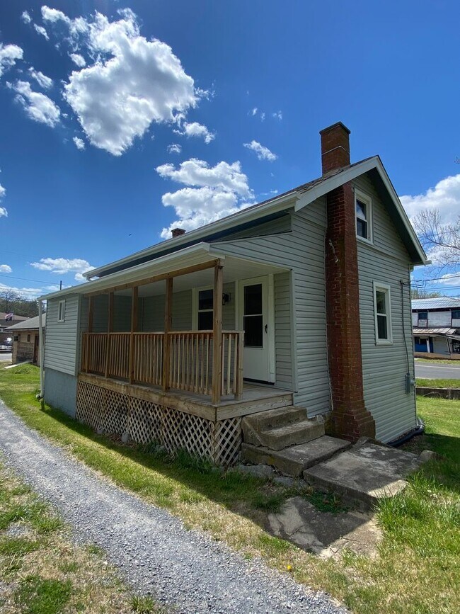 Building Photo - Available May 21st!!!