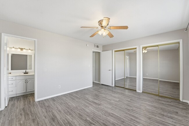 Building Photo - Comfortable 2-Bed Sun City Retreat with Vinyl Flooring & Fresh Paint