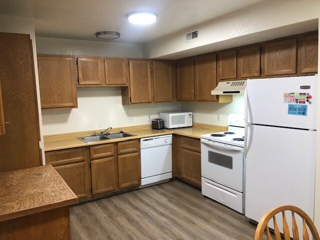 Building Photo - 80 W 880 N