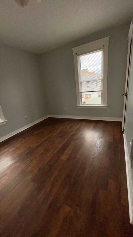 Building Photo - 879 Elm St