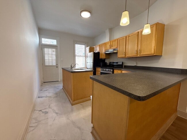 Building Photo - 450 E Lorraine Ave