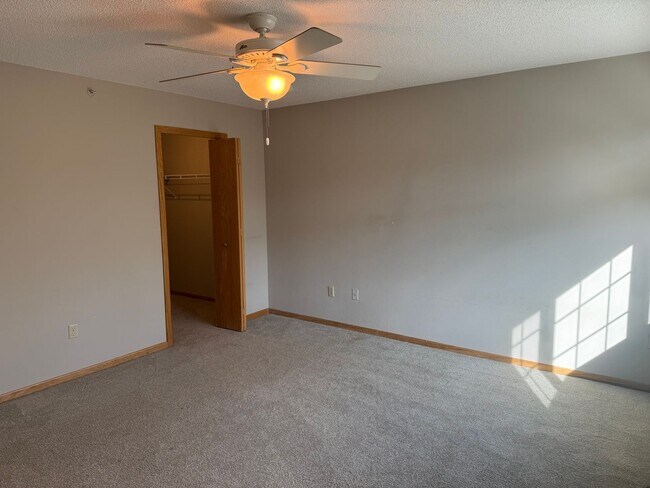 Building Photo - Beautiful Townhome with Private Patio, Gas...