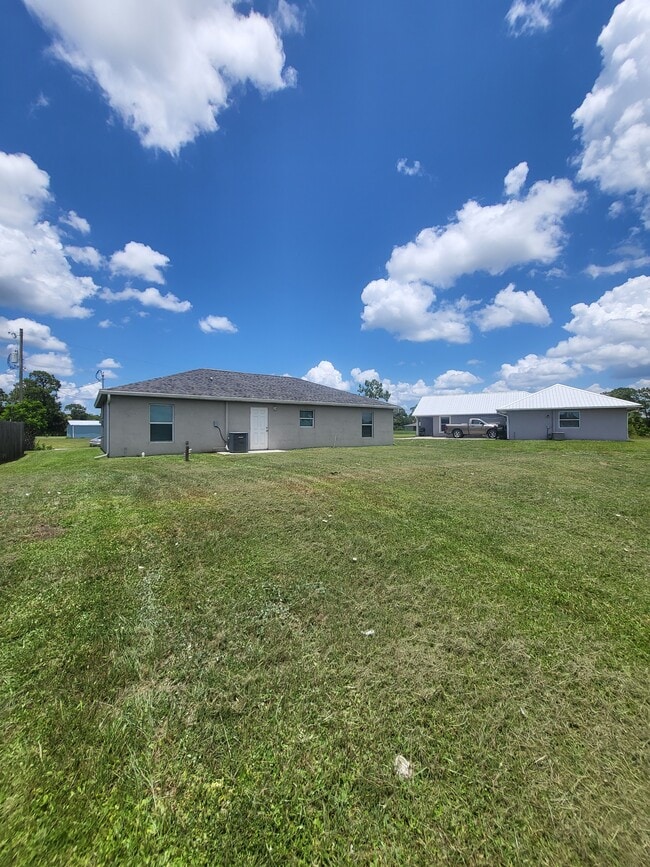 Building Photo - 5012 Dolphin Ct