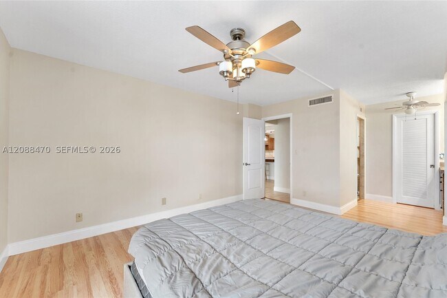 Building Photo - 4 Royal Palm Way