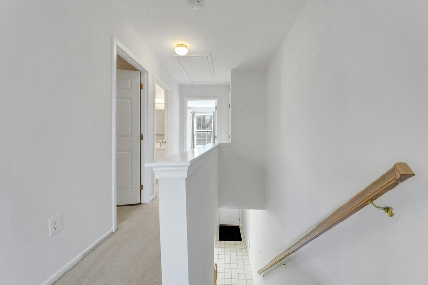 Building Photo - 2198 Kent Ct