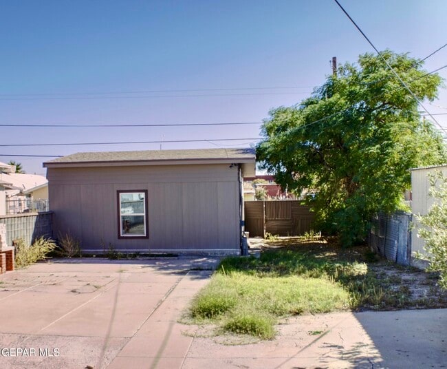 Building Photo - 3508 Douglas Ave