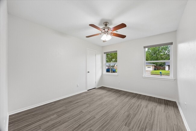 Building Photo - 5850 Southminster Dr