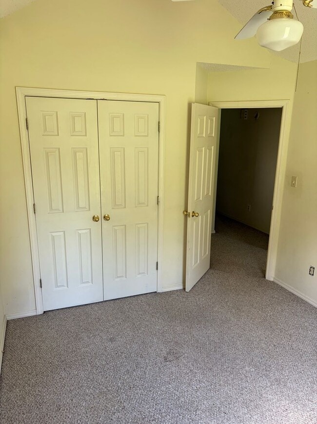 Building Photo - 3 Bedroom and 2 Bathroom House