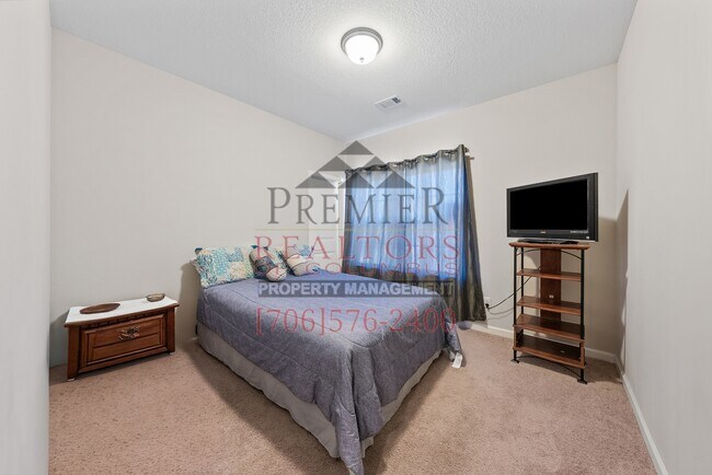 Building Photo - 5116 Magazine Ln