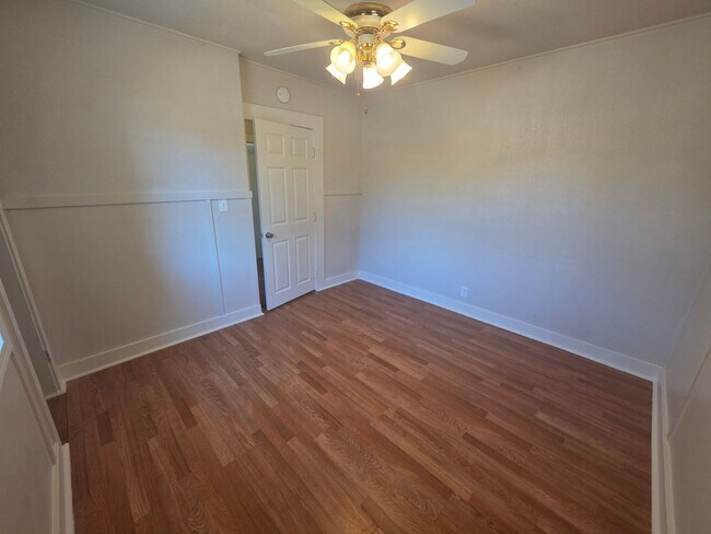 Building Photo - Duplex For Rent in Corning!