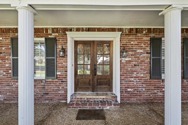 Building Photo - 1539 Brookside Dr