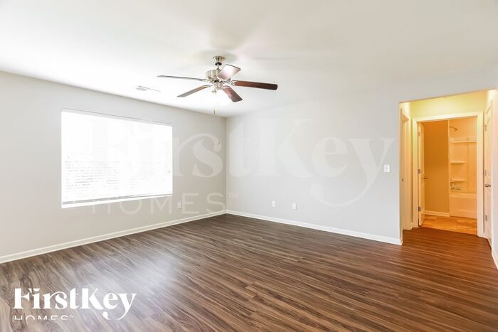 Building Photo - 700 Mallet Way