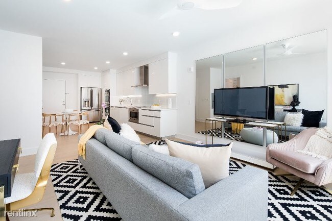 Building Photo - 890 River Rd