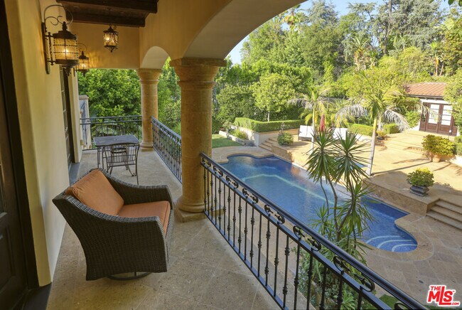 Building Photo - 4718 White Oak Ave