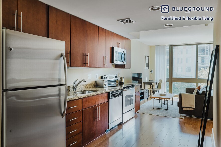 Building Photo - 425 L St NW