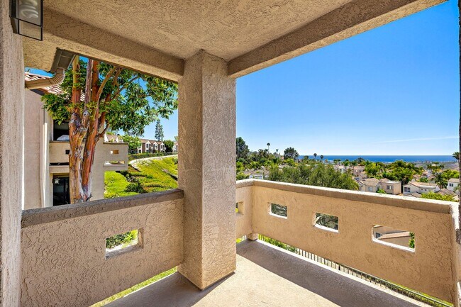 Building Photo - 1060 Calle Del Cerro