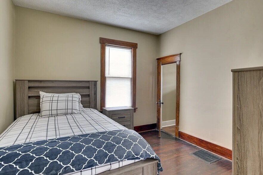 Building Photo - 4663 Marcy St
