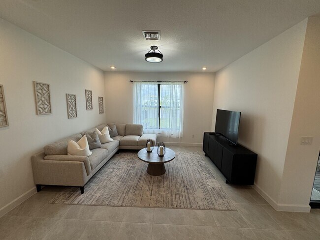 Building Photo - 14083 SW Thorens Dr