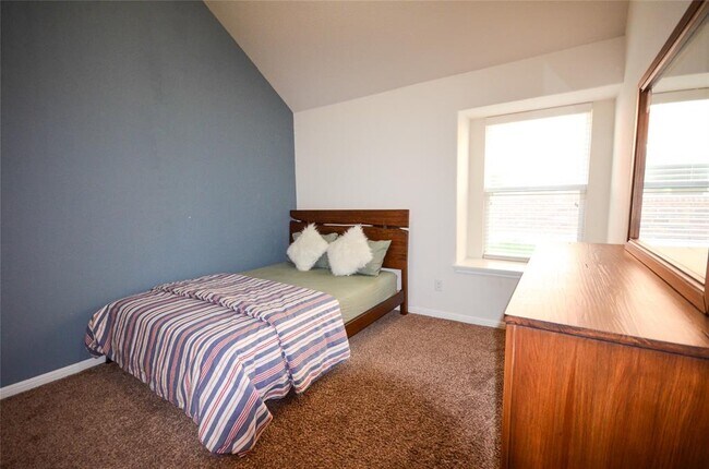 Building Photo - 5632 Sabbia Dr