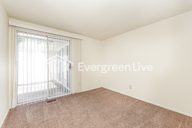 Building Photo - 5841 Troy Villa Blvd