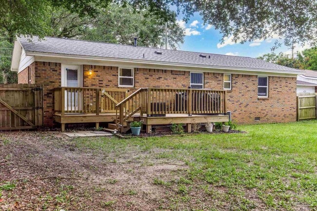 Building Photo - 520 Selina St