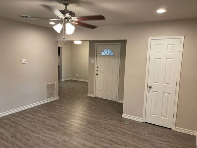 Building Photo - 1017-1019 Mullins Street