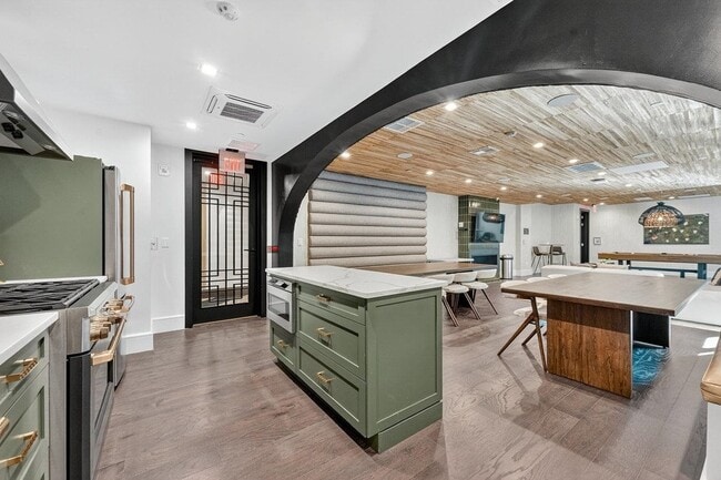 Building Photo - 8701 Churchill Rd