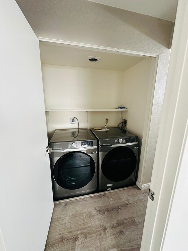 Building Photo - 2089 Manzana Way