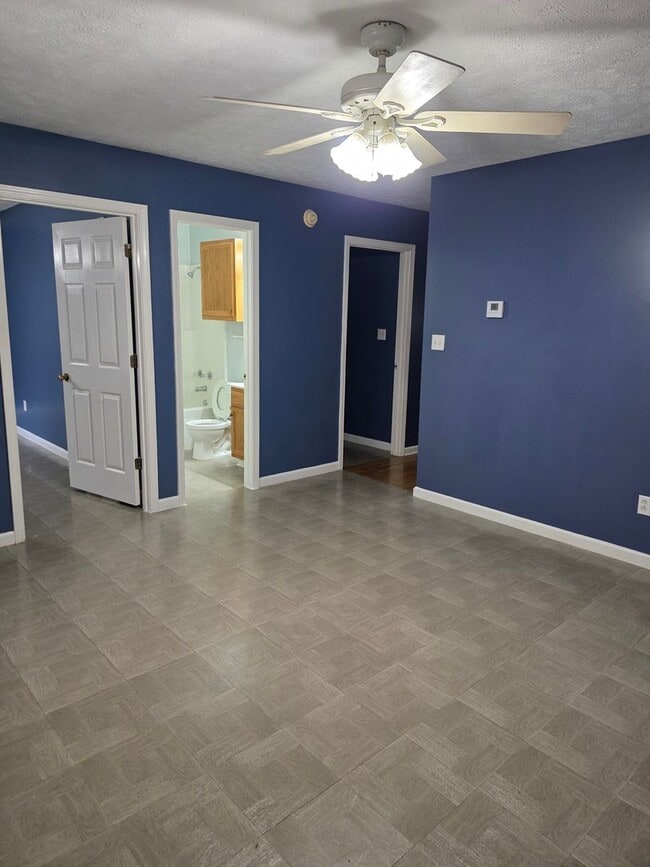 Building Photo - 103 Stanford Cir