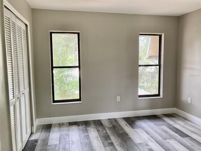 Building Photo - 5008 Manatee Ave W