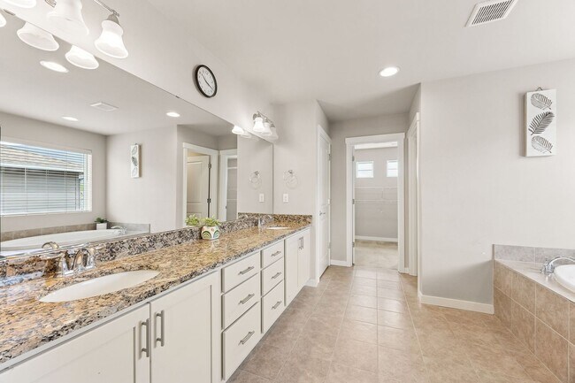 Building Photo - Perfect and Picturesque and Furnished!