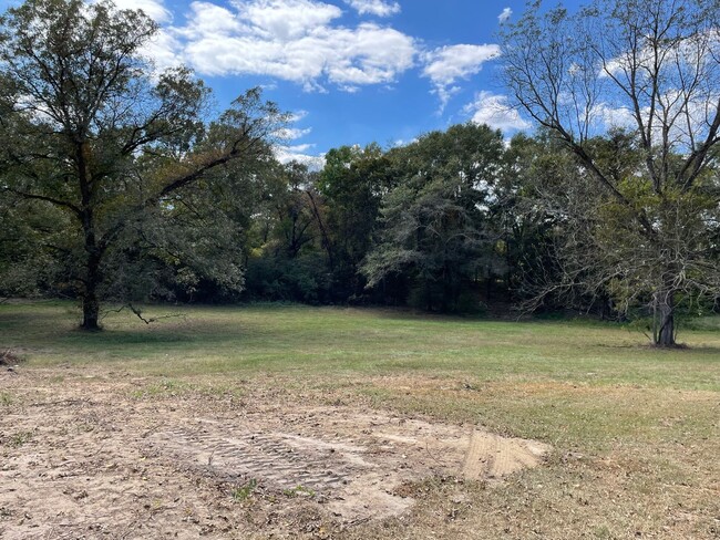 Building Photo - Amazing Country Living 4/2 in Elmore