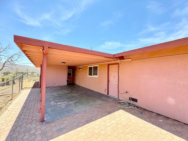 Building Photo - Come soon! 2 Bedroom home