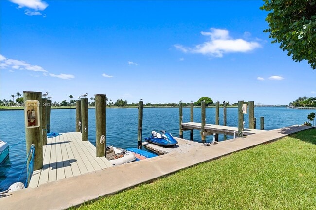 Building Photo - 9250 W Bay Harbor Dr