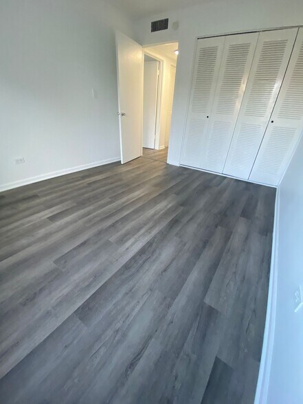 Building Photo - 1919 Prairie Sq