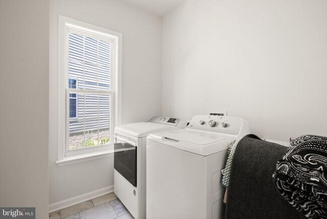 Building Photo - 6050 Smooth Stone Pl