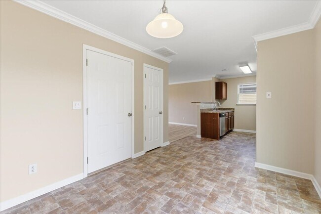 Building Photo - Beautiful 3BR Home in Lakeshore – Private Yard – Prime Port Wentworth Location