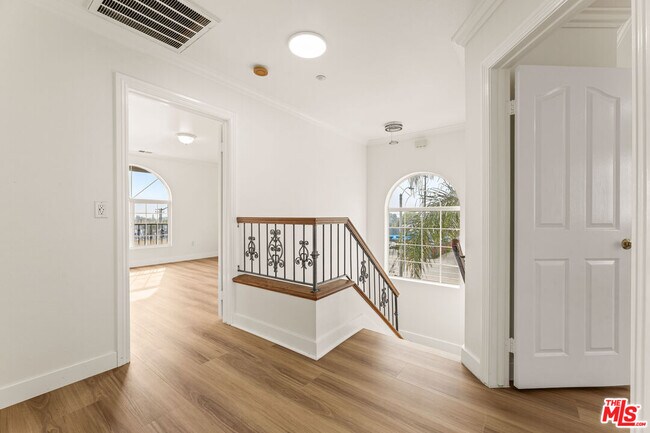 Building Photo - 11738 Valley View Ave