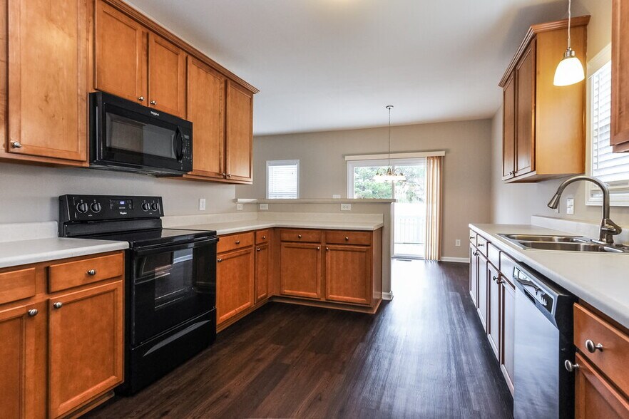 Building Photo - 16 Hollyridge Ct