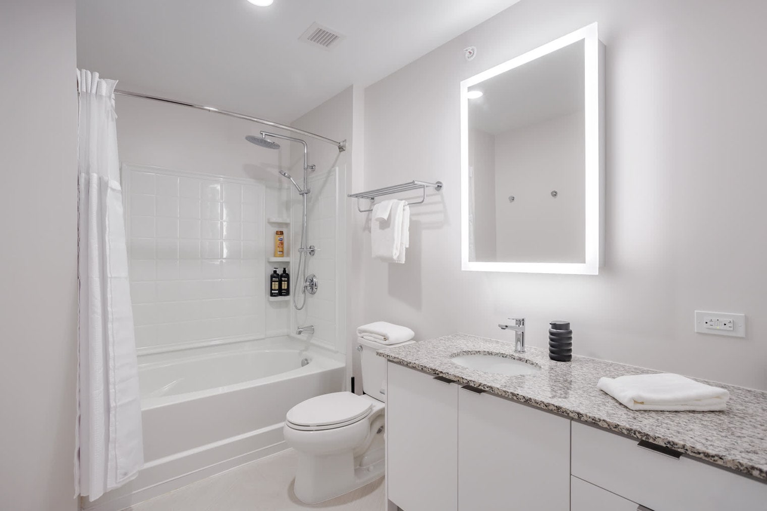 Building Photo - 1 W 4th St