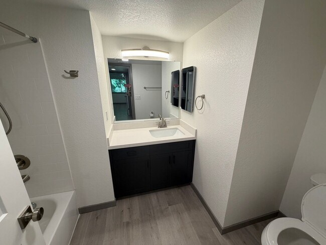 Building Photo - 7330 Stratford Pl