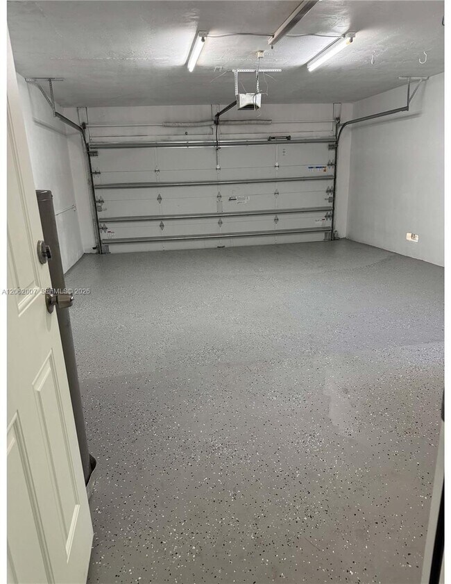 Building Photo - 5320 SW 89th Ave