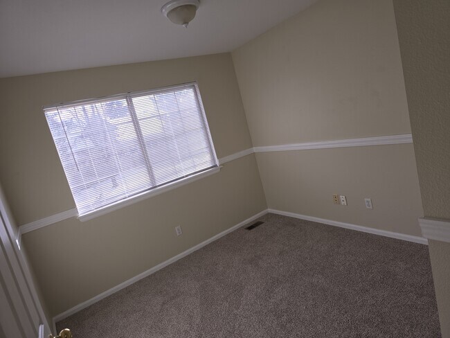 Building Photo - 10507 W Maplewood Dr