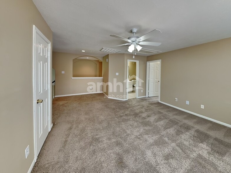 Building Photo - 12102 Oxford Trails Dr