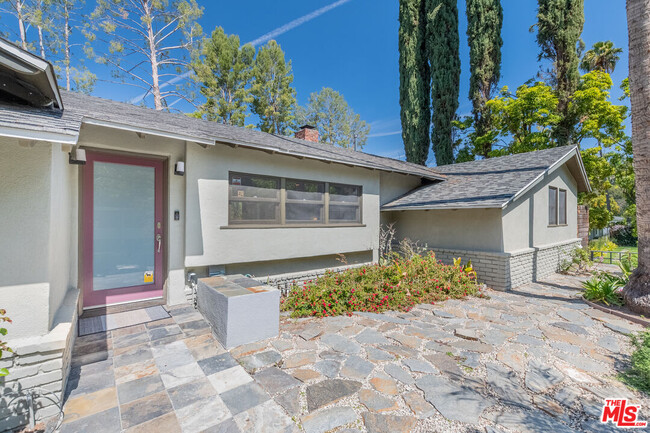 Building Photo - 16811 Escalon Dr