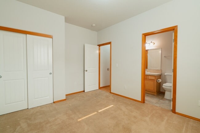 Building Photo - 8451 SE 78th Pl