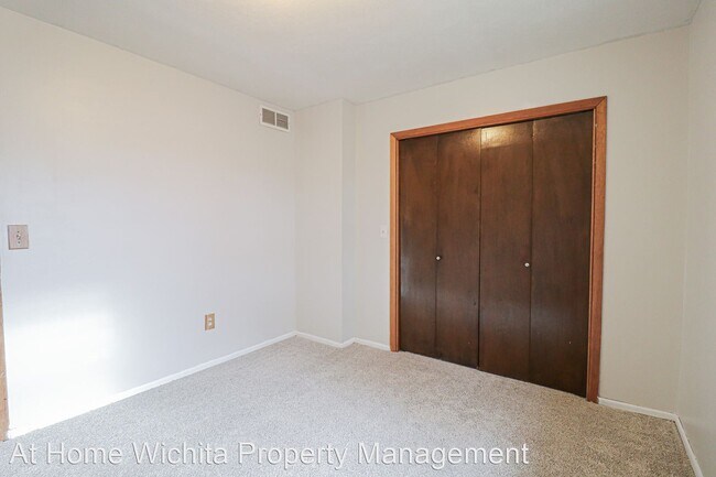 Building Photo - 3 br, 3 bath House - 2215 South Lori Lane